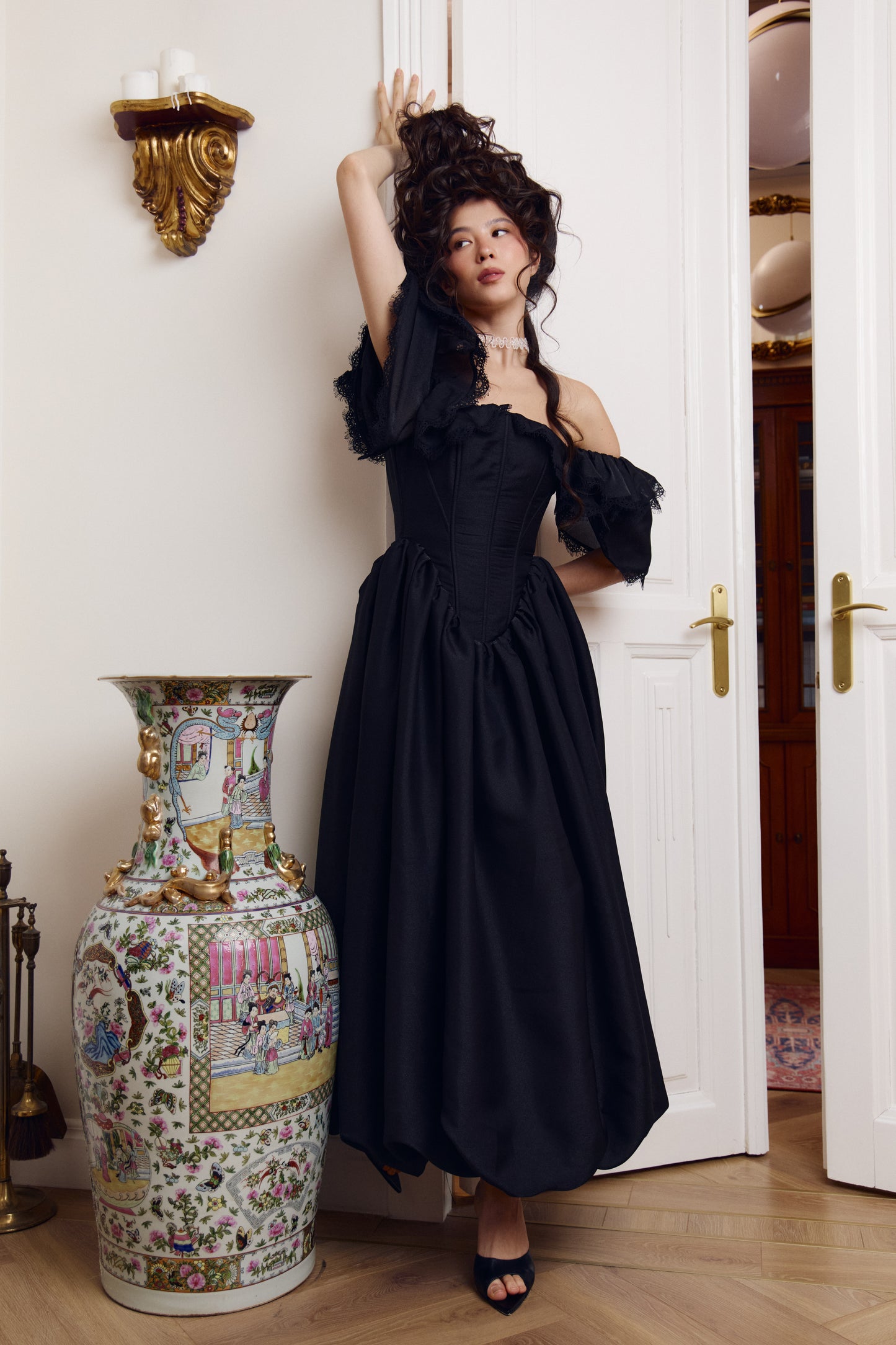 Elegant black maxi dress for special ocassions