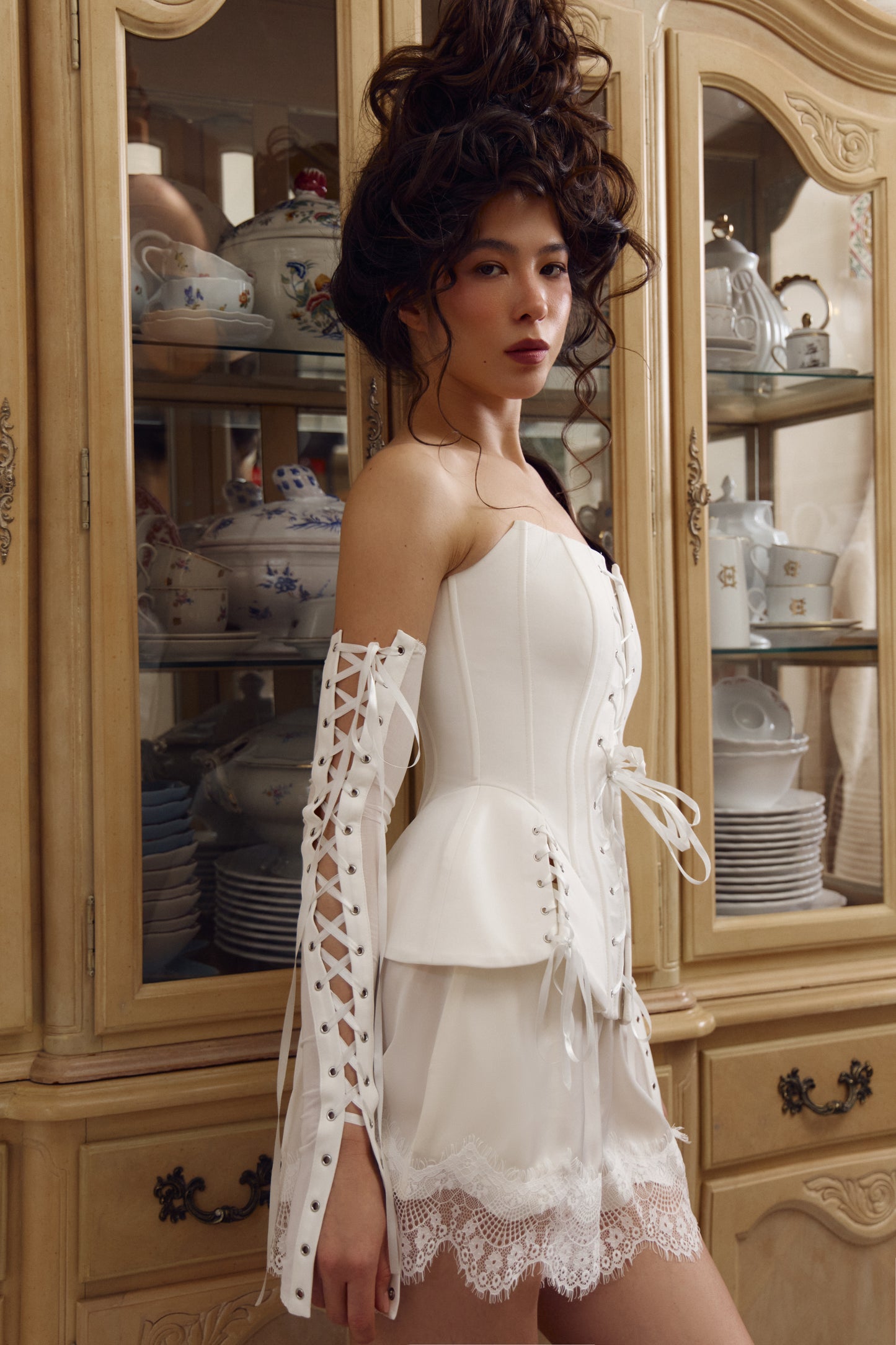 Elegant ivory corset for romantic styling